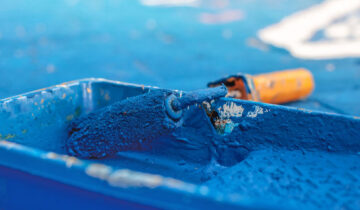 Should You Hire a Swimming Pool Contractor or DIY?